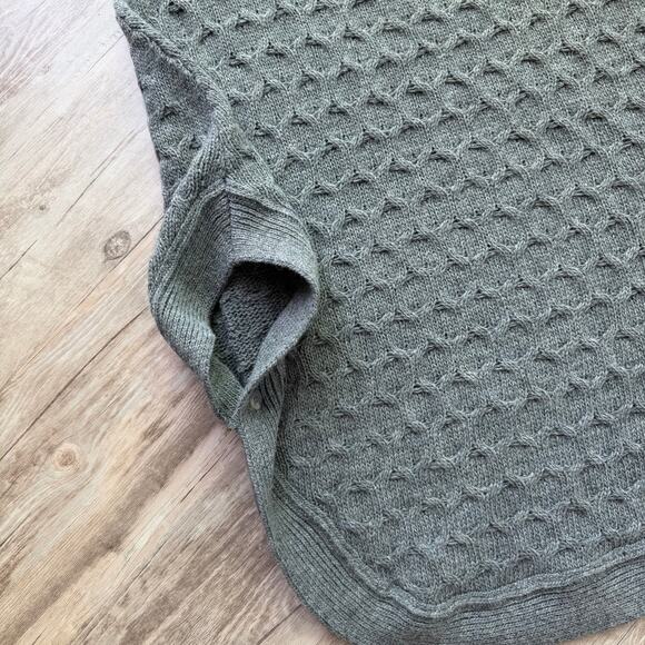 NWT Chiaramente Wool Blend High Neck Shawl Poncho Gray Textured Knit Made Italy - Picture 9 of 12